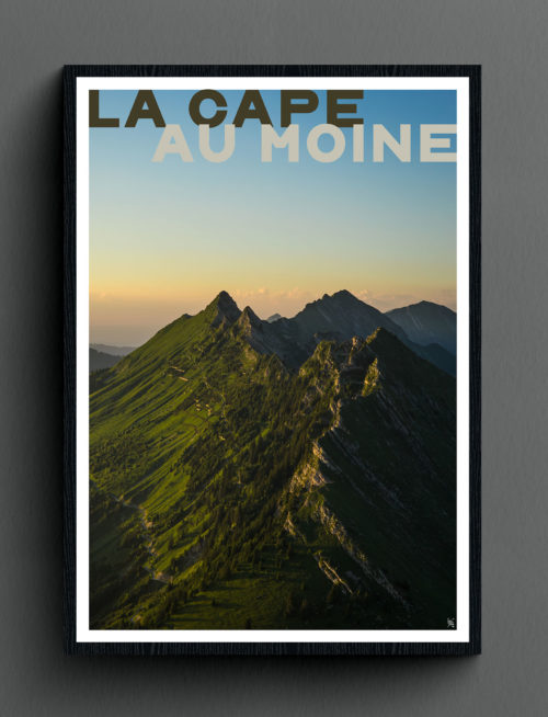 Face Montagne - La Cape au Moine avec un cadre sur fond gris foncé