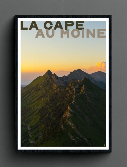 Face Montagne - La Cape au Moine avec un cadre sur fond gris foncé